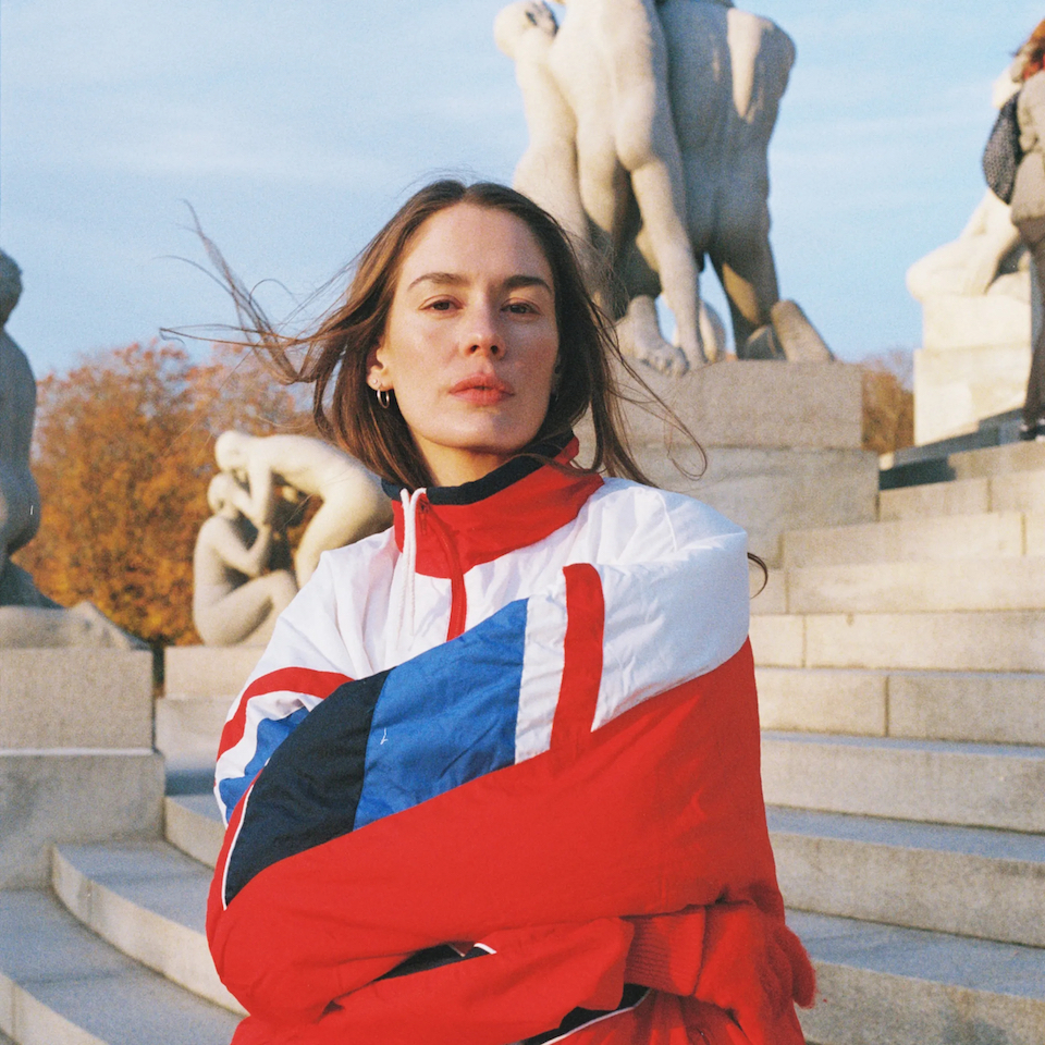 Artist photo of Anna of the North | The EP «Hei På Deg» was mixed and mastered by Jonas Kroon – Music Mixer, Mixing Engineer, Mix Engineer | #mixedbykroon