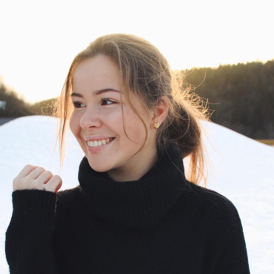 Artist photo of Kamilla Wigestrand | The single «Bare Meg (Som Falt)» was mixed by Jonas Kroon – Music Mixer, Mixing Engineer, Mix Engineer | #mixedbykroon