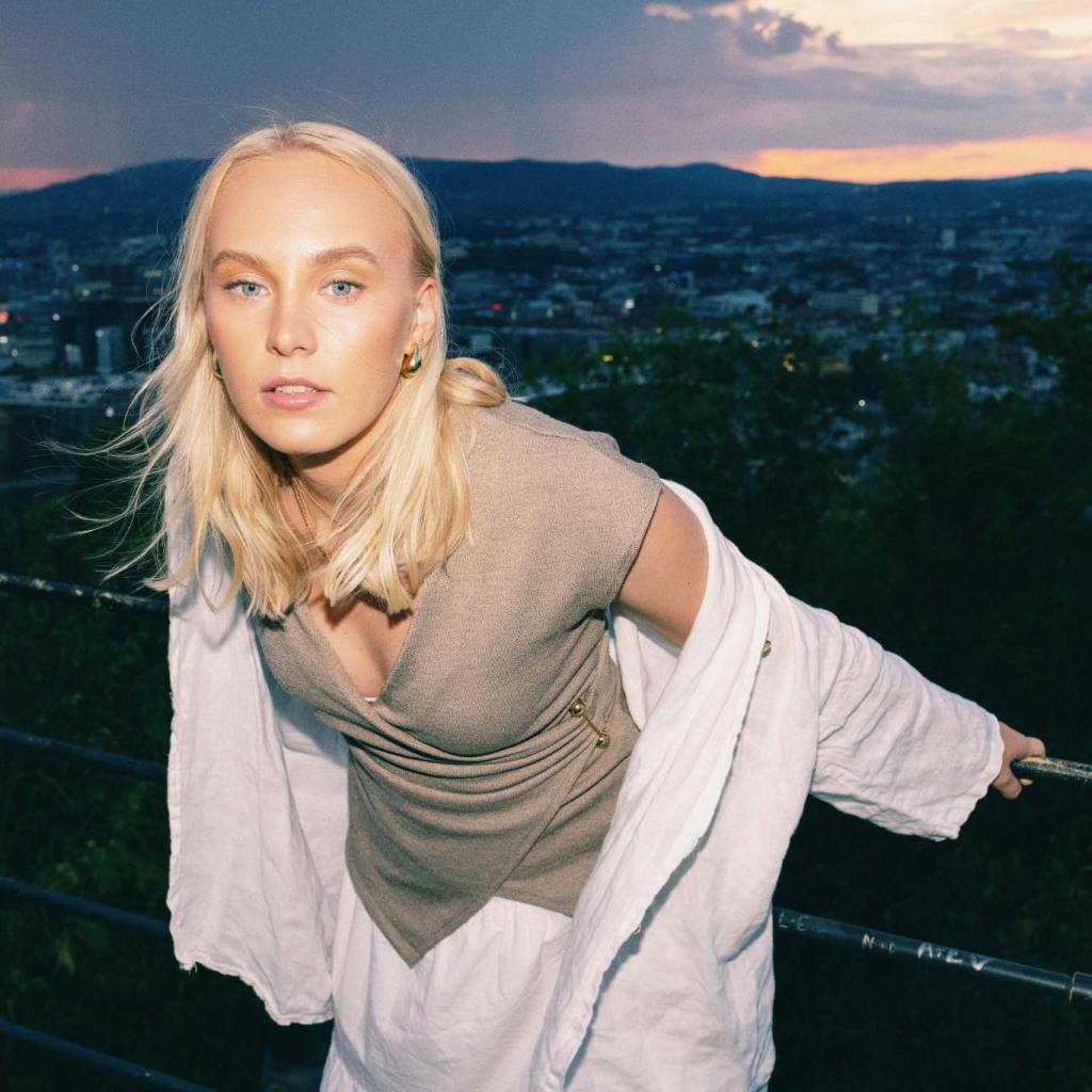 Artist photo of Thea Marlene | The single «Oslo Vakke No For Deg» was mixed by Jonas Kroon – Music Mixer, Mixing Engineer, Mix Engineer | #mixedbykroon